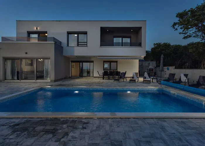 Luxury Boreas With Private Pool And Sea View Šmrika